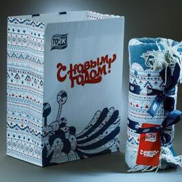 Новогодний подарок – плед с оригинальным рисунком, выполненный в фирменном колорите для TORK SCA